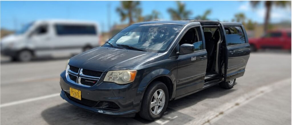 Minivan photo 2