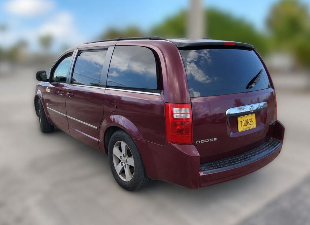 Minivan photo 2